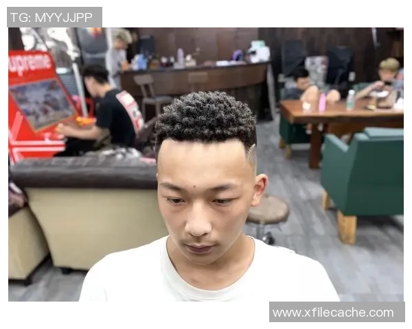 足球明星的黑人烫发型展现个性魅力与时尚风潮的完美结合